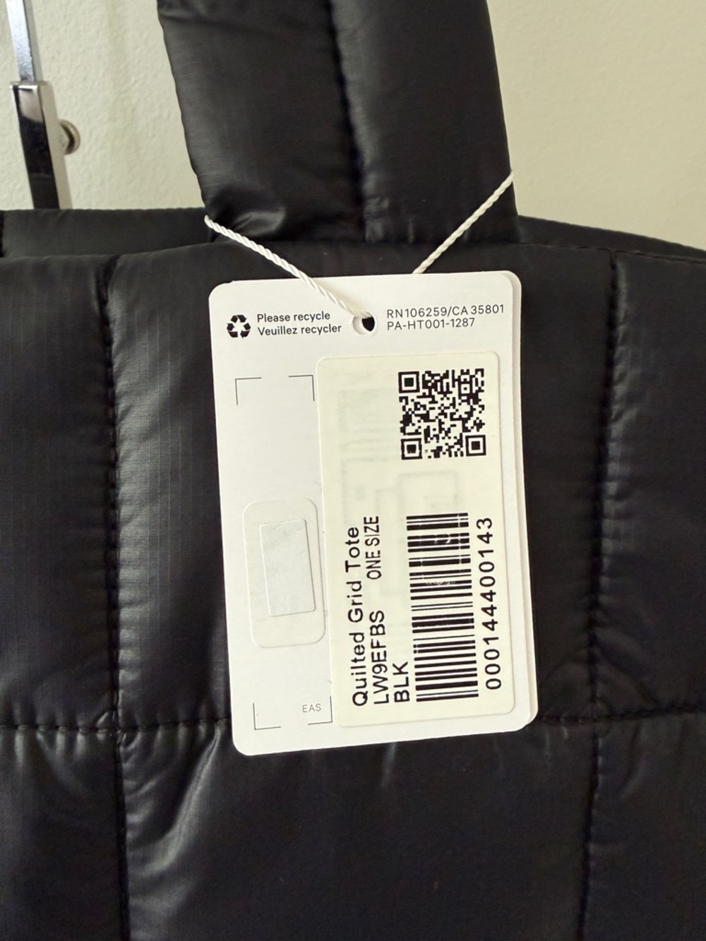 New LULULEMON Quilted Grid Tote Bag 26L, Black - Picture 3 of 8